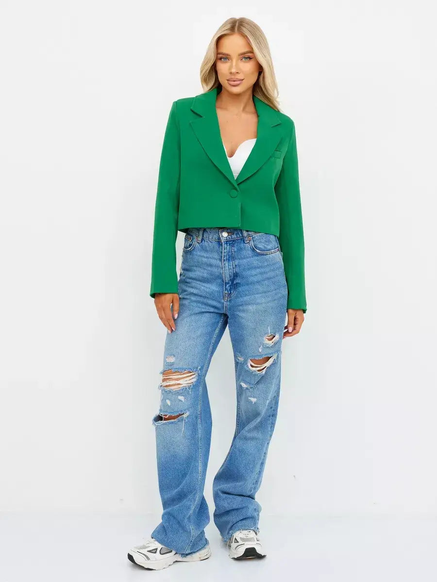 Emerald Blazer by Lauven: Cropped tailored elegance in vibrant green, styled with distressed jeans for a chic look.