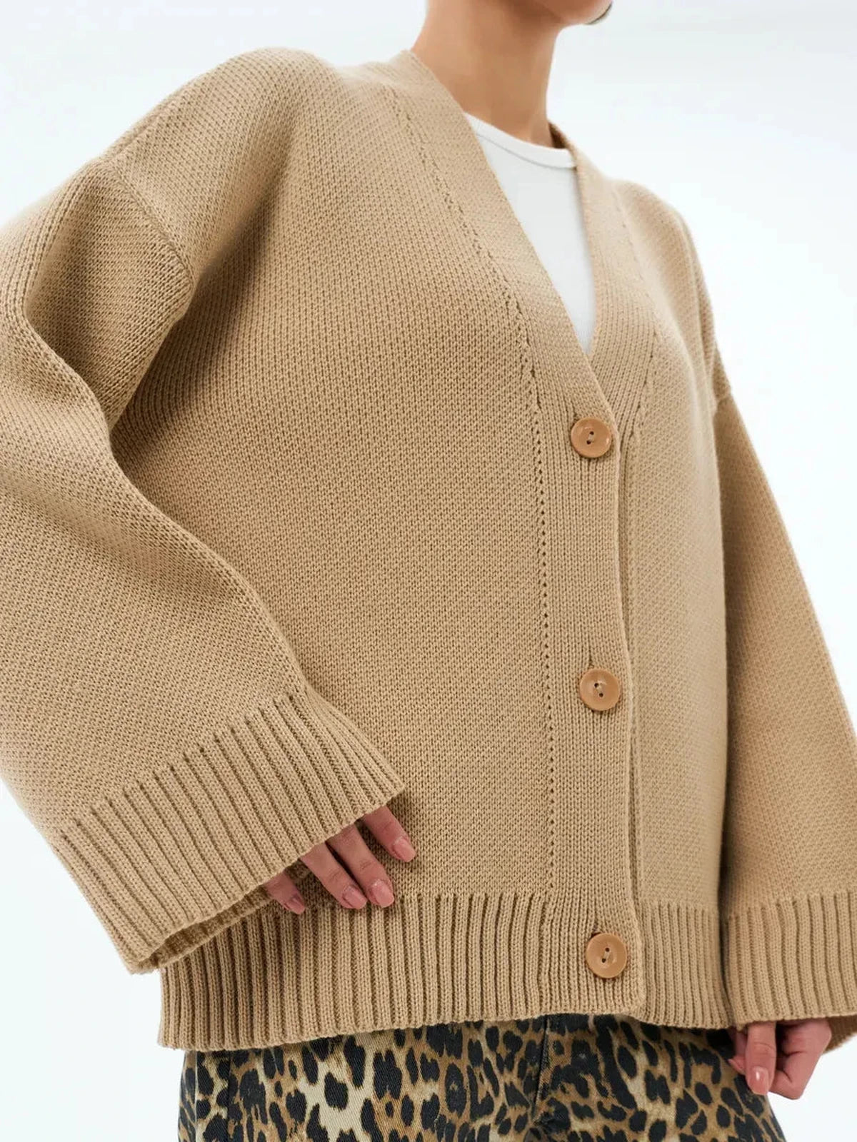 Maple Cardigan by Lauven – Warm oversized knitwear with button closure in neutral beige tone.