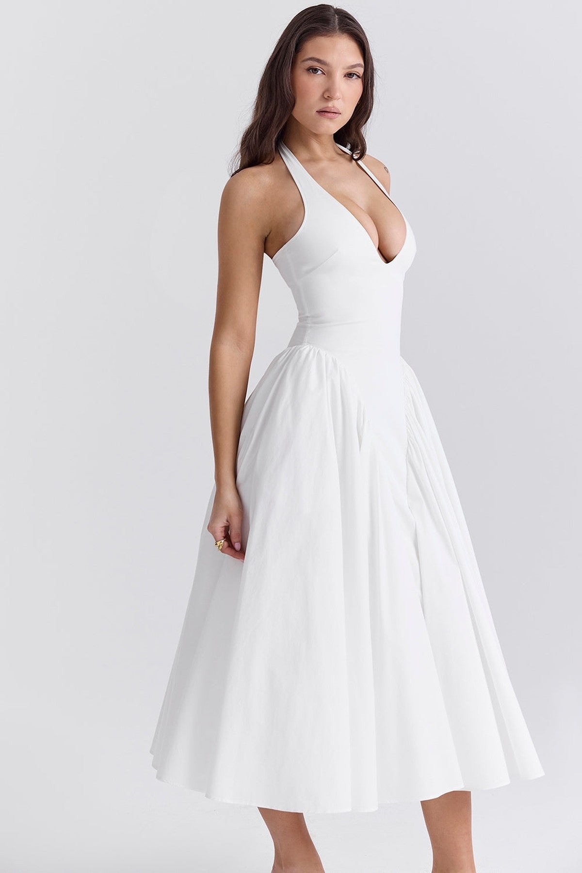 Elegant white maxi dress with halter neckline and flowy skirt, perfect for weddings, parties, or summer outings.