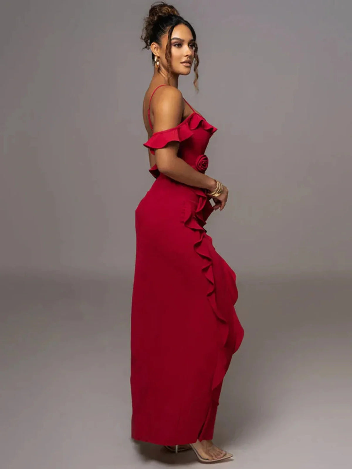 Elegant red maxi dress with ruffles, ideal for summer parties and special occasions.