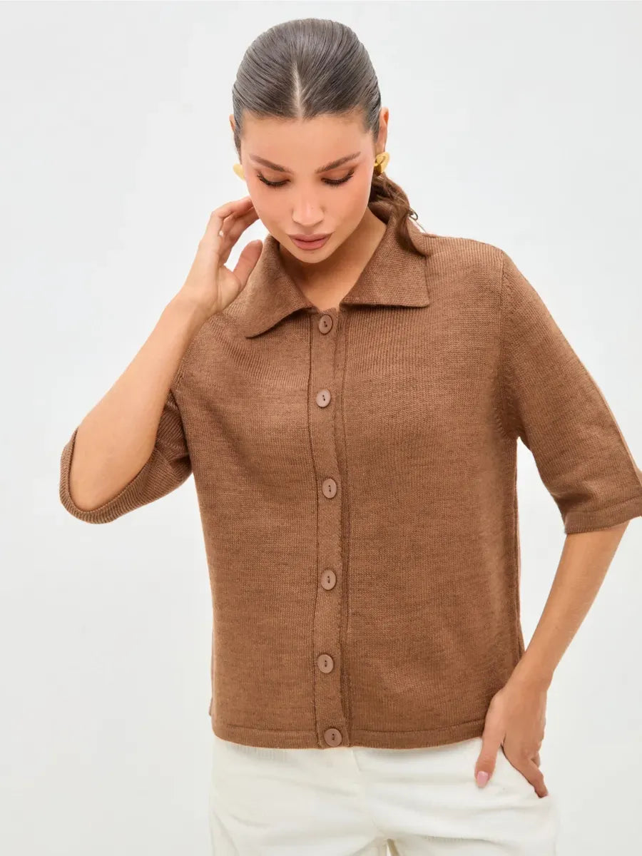 Marin Cardigan by Lauven – Lightweight brown wool blend knitwear with button closure and short sleeves.