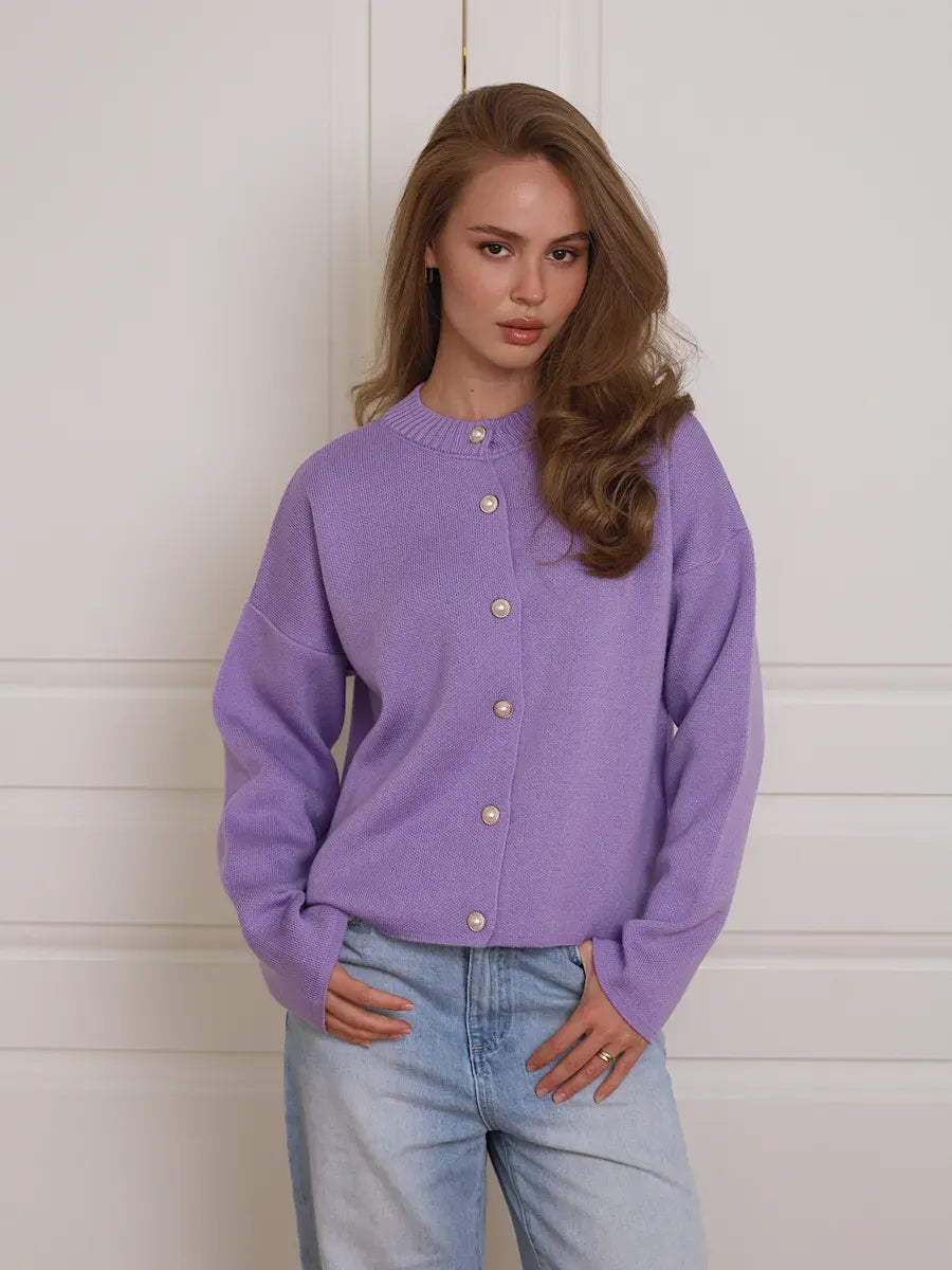 Lilac Cardigan by Lauven – Chic warm purple knitwear with button closure in a cozy cropped silhouette.