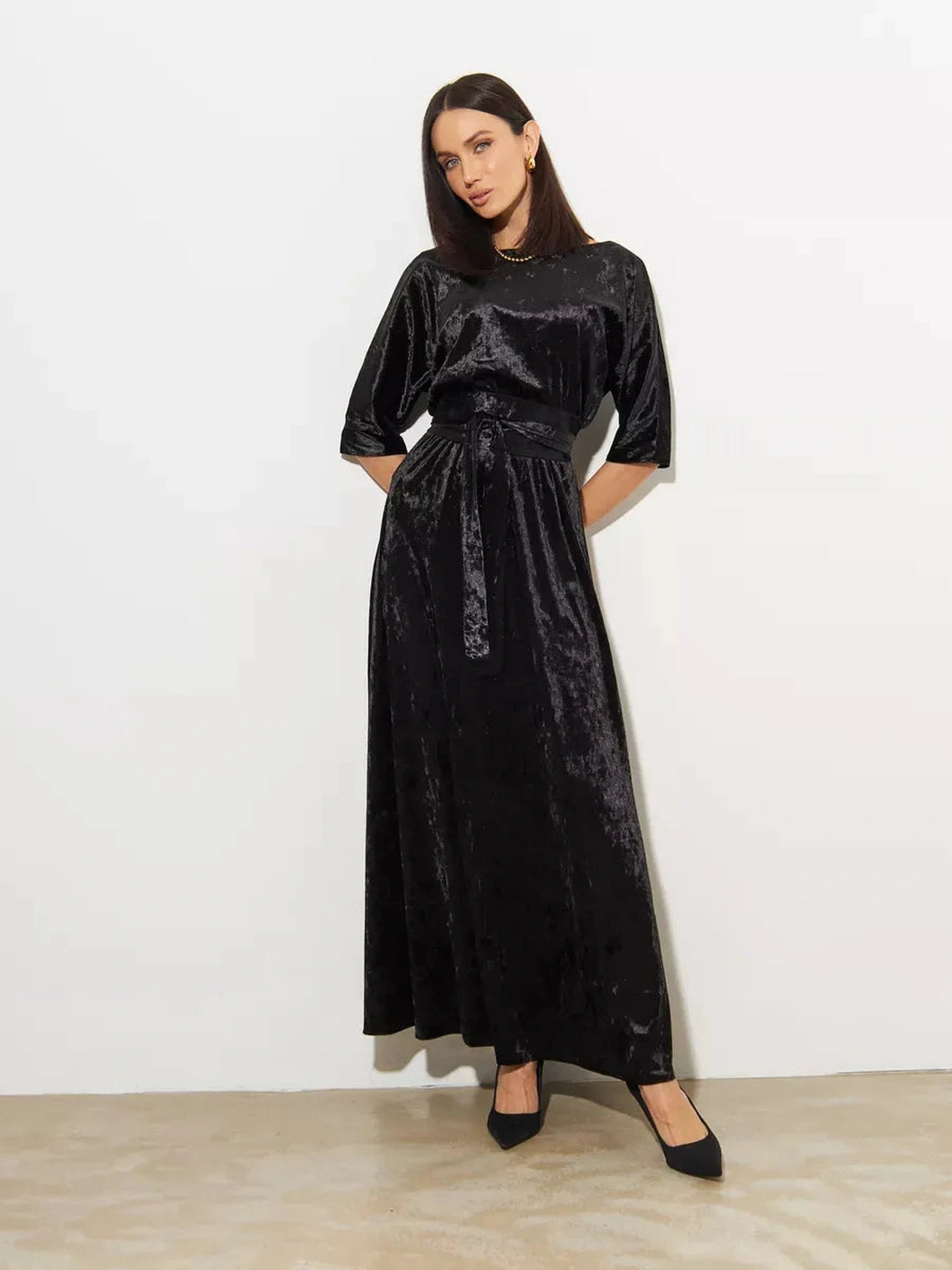 Noiré Maxi Dress by Lauven: Elegant black velvet A-line evening gown showcasing modern sophistication.