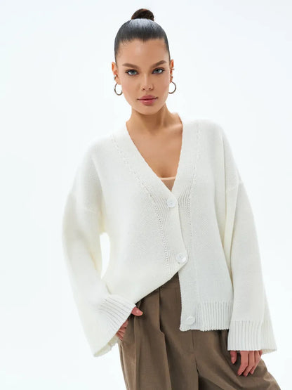 Ivory Cardigan by Lauven – Cozy oversized knitwear with button closure, perfect for layering and stylish comfort.