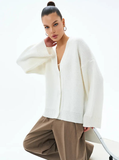 Ivory Cardigan by Lauven – Cozy oversized knitwear with button closure, perfect for casual and office styles.
