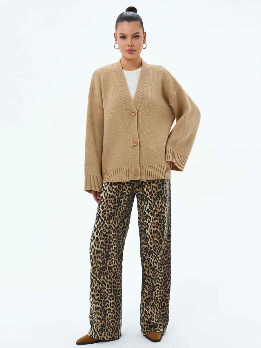 Maple Cardigan by Lauven – Cozy oversized knitwear with button closure in neutral beige tone.