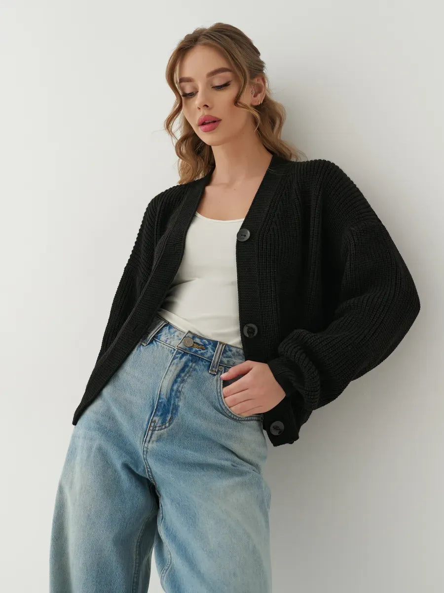 Onyx Cardigan by Lauven – Stylish oversized black knitwear in a cropped design for modern women's wardrobe.