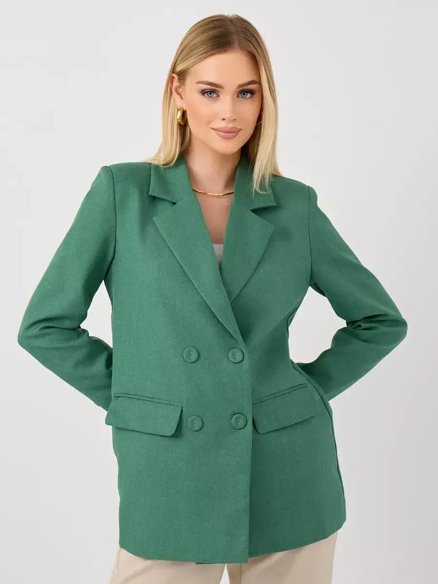 Woman wearing a Verde Blazer by Lauven, featuring an oversized double-breasted design in rich green.