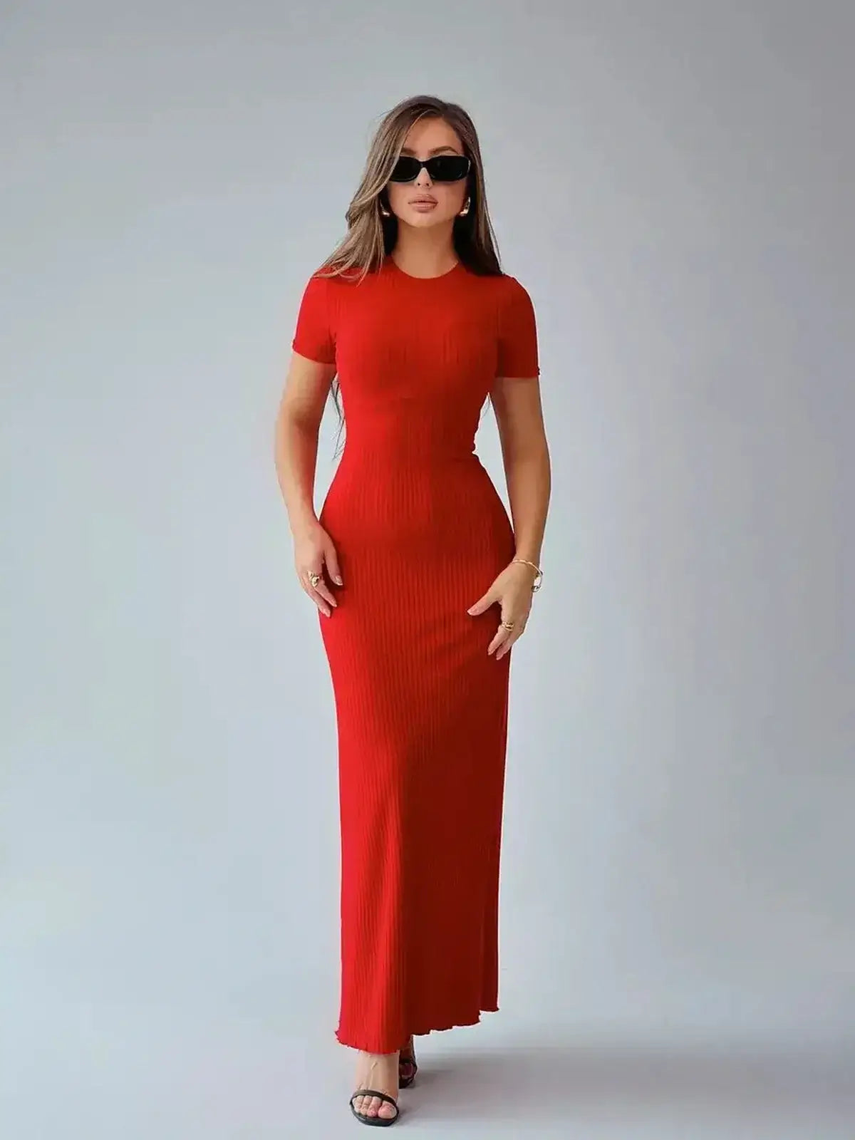 Sculpted red maxi dress featuring a fitted silhouette, perfect for summer and formal events.