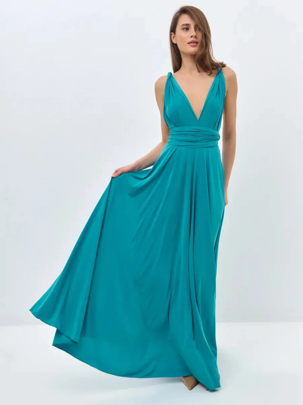 Maxi Dress Serenity Flow in serene mint hue, featuring a V-neckline and flowing silhouette, ideal for elegant occasions.