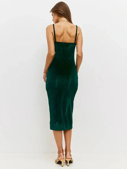 Back view of a woman wearing the Midi Dress Emerald Dusk in rich emerald velvet by Lauven, showcasing its sleek silhouette.