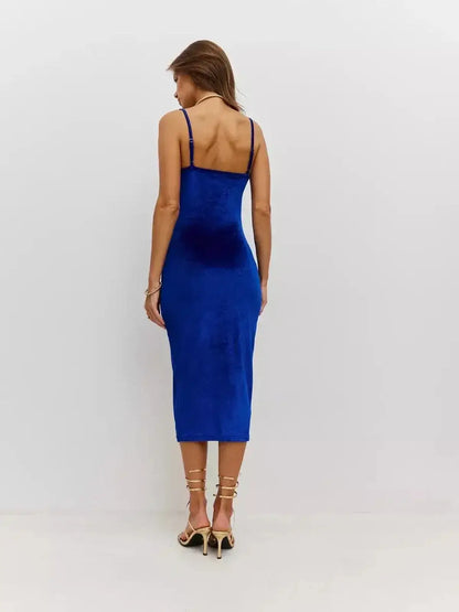 Back view of the Midi Dress Royal Flame by Lauven in rich sapphire blue velvet with a fitted silhouette.