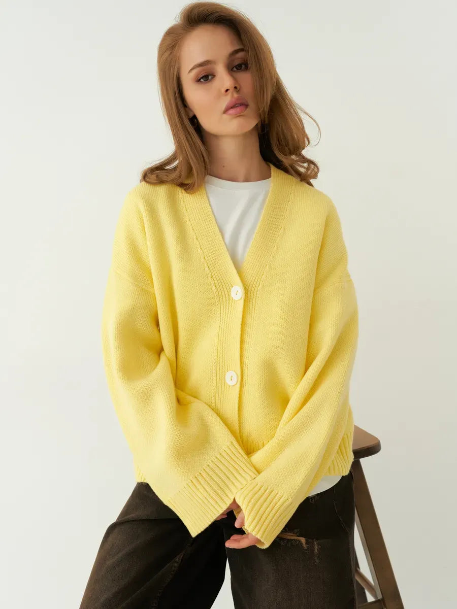Sunny Cardigan from Lauven – Oversized yellow knitwear, perfect for cozy layering and cheerful style.