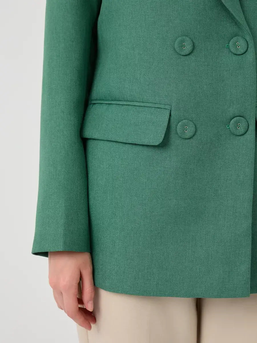 Close-up of the oversized double-breasted Verde Blazer in rich green by Lauven, showcasing its tailored design.